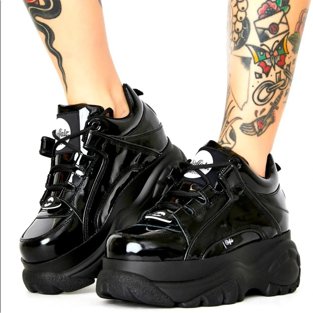 Buffalo London Classic Low Patent Leather Black Sneakers Size 39 US 8.5 *
